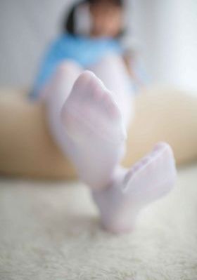 深夜趁美女熟睡VK脚_DVD国语在线观看